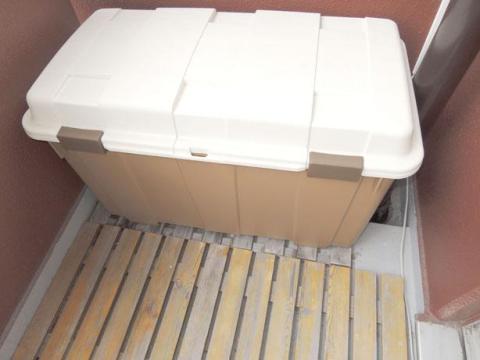 奥に排水管がありますが丁度良く収まりました。