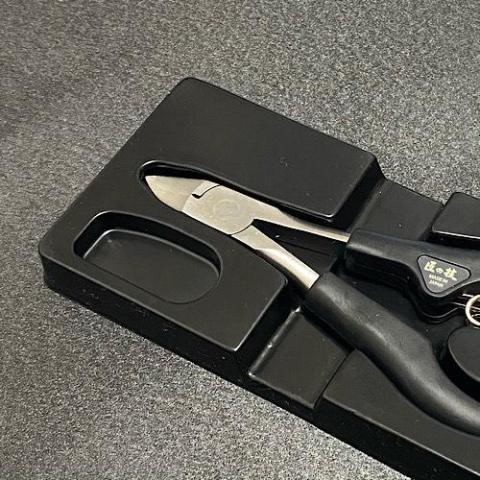 ナゾの凹みとミゾ