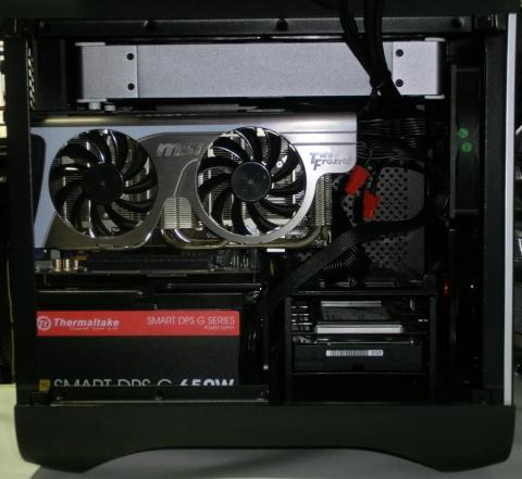 PCケース側面から見た電源の装着状態