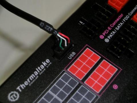 PCから情報を取るUSBケーブル