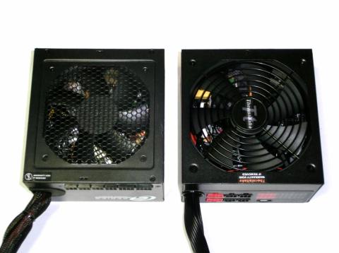 現在使用中のSeasonic電源(左)との比較