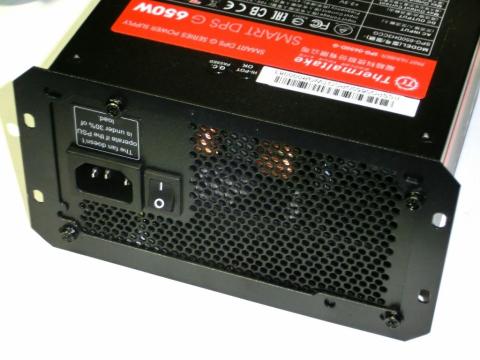 PCケースに取り付けるためのブラケット