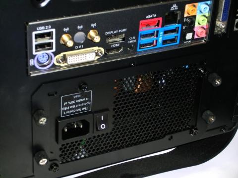 PCケースに取り付けた様子