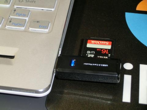 Lifebookに接続した様子