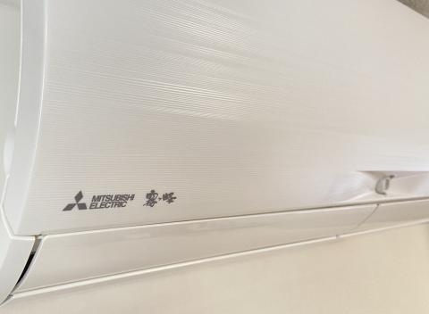 パネルはヘアライン仕上げです