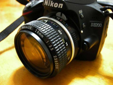 とにかく安く一眼レフデビューはしたい方にお勧めのカメラです。 - Nikon デジタル一眼レフカメラ D3200BK ボディ ブラックの