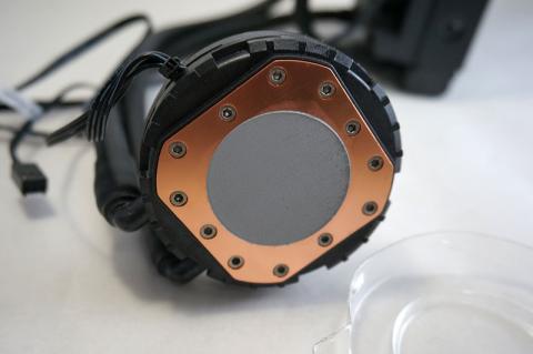 水冷ヘッドにはグリスが塗り付け済みで楽そう。