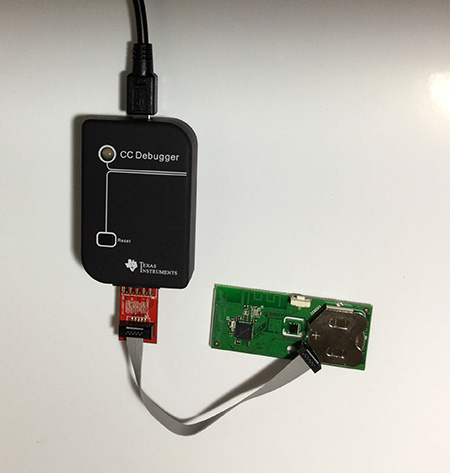 別売りのCC Debuggerに接続