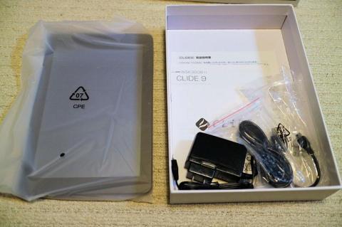 ▲本体と付属品。シンプルな内容物となっている