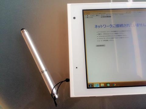 ▲Si02BFとタブレットペン。このペンの反応もCLIDE9の方が良い