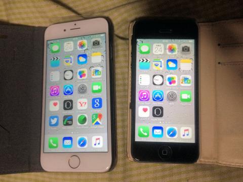 ▲これまで使っていたiPhone 5と。結構面積に差がある