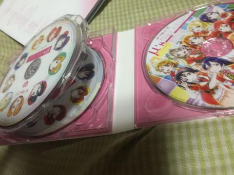 ▲2層構造ケースでメディアを3枚収納