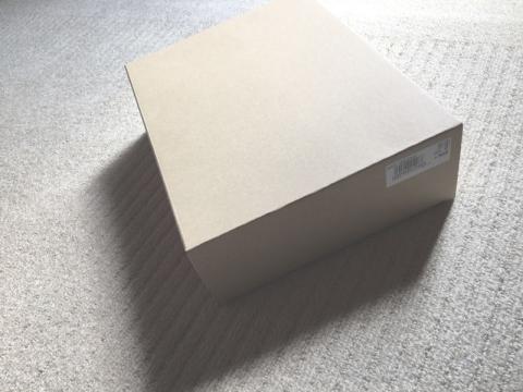 ▲外箱も製品固有のものではなく茶箱