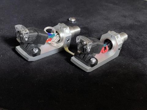 ▲左が元の所有分。右が今回入手分