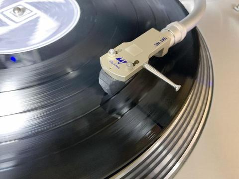 ▲この組み合わせで納得できなかったことで一斉試聴が始まることに