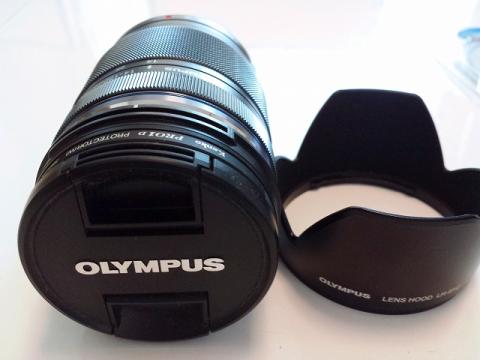 レンズと花形フード