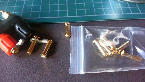 試しにスピーカーターミナルに挿してみました