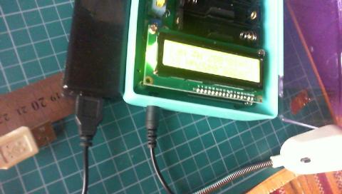 セリア USB充電器をNFJ LCFメーターに繋いだ