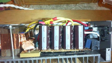 トランスとコンデンサの高さがギリギリ