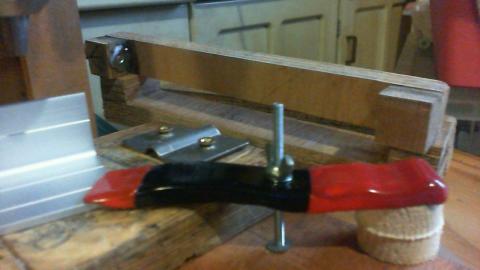 ネジが5cmなので0~4.9cm厚まで対応