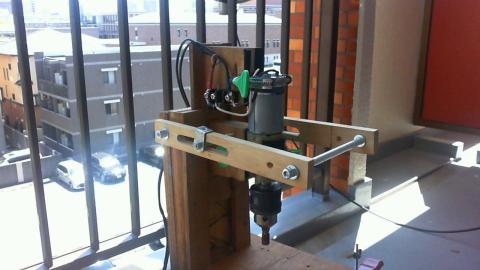 寸切りには10cm透明パイプを使用