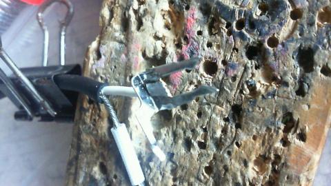 銅線を折り曲げた所には半田を浸透させない