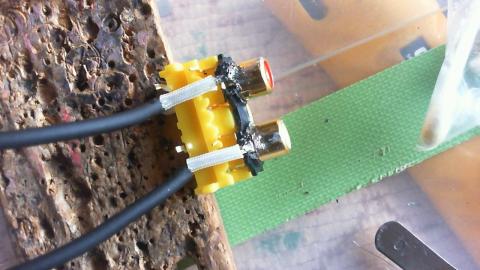 グランド半田付け接触しない様にチューブを通しておく