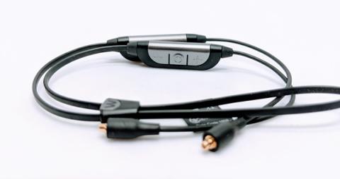 高音質かつ低遅延コーデックを実現した「aptX(R)テクノロジー」の採用で、フルレゾーリューションサウンドをワイヤレスでお楽しみいただけます