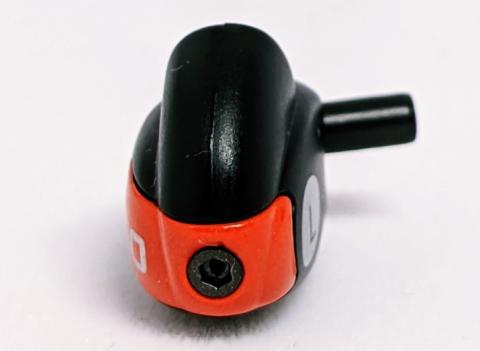 イヤホン本体の背面部。フェイスプレートのネジ穴がある。旧W40ではネジ穴の付近が自然に割れることがあった。