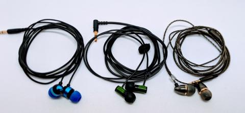 左からALPLEX HSE-A1000、final E1000、Yinyoo Y1。