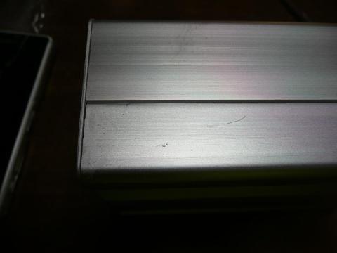 あちこちに傷汚れ