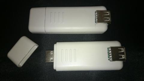 メスコネクタ側の穴あけが大きすぎました。