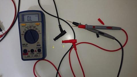 黄色やじるし部にキャップが
