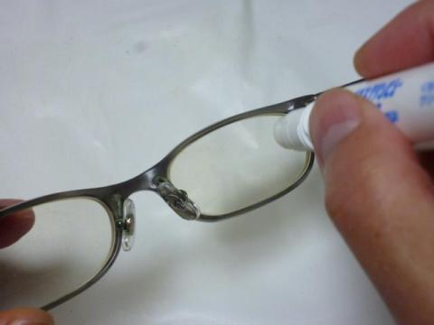 メガネにひと塗