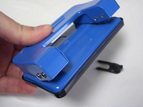 ダイソー 2穴パンチ(ストッパー外し)