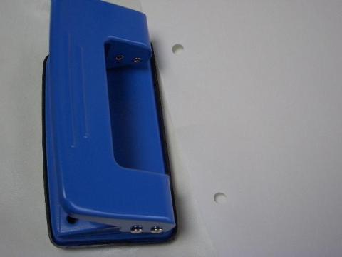 ダイソー 2穴パンチ(パンチ後)