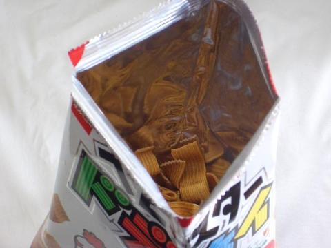 おやつカンパニー ベビースター ドデカイラーメン チキン味(中身)