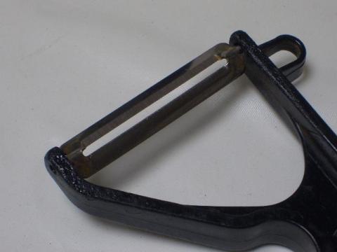 溶けた100均製ピーラー