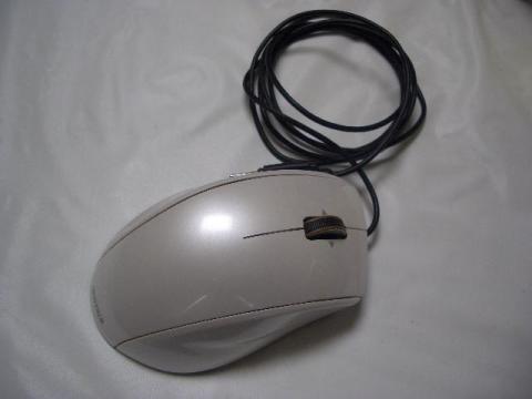 BlueLED式有線マウス iBUFFALO BSMBU18