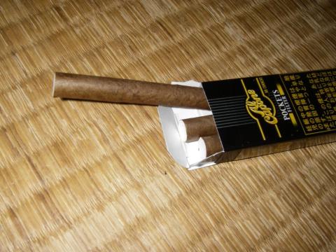 吸い口はフィルター付きでした。