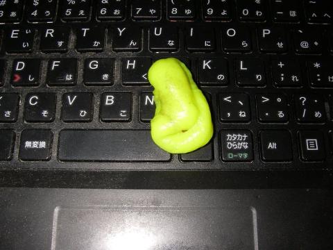 見た目と触感は「固めのスライム」