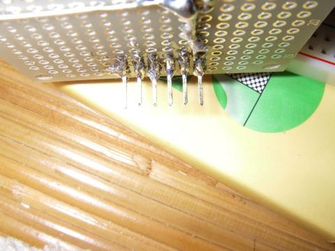 更に、基板下にはそのままさせるピンを装備。