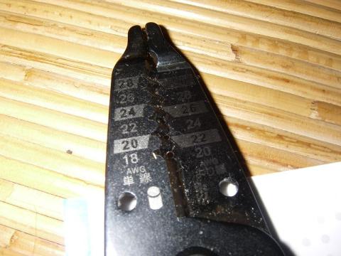 単線、より線によって目盛が違います。