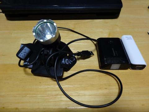 右の白い1000mAの物では起動不可