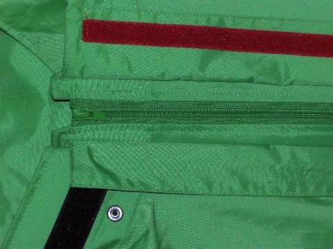 上着のジッパー