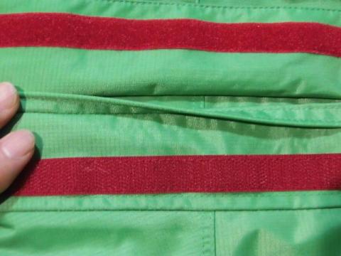 ジッパーのフラップの折り返し