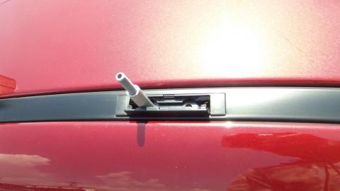 ねじ込み(車の後方のみ)