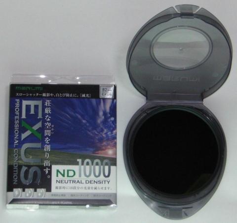 パッケージの表と製品と専用ケース(開)