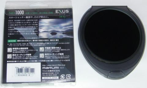 パッケージの裏と専用ケース(閉)