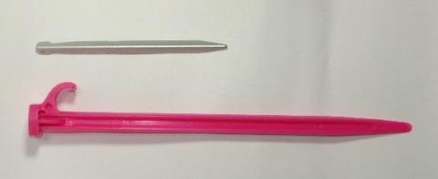 雪上用ペグと通常のペグ